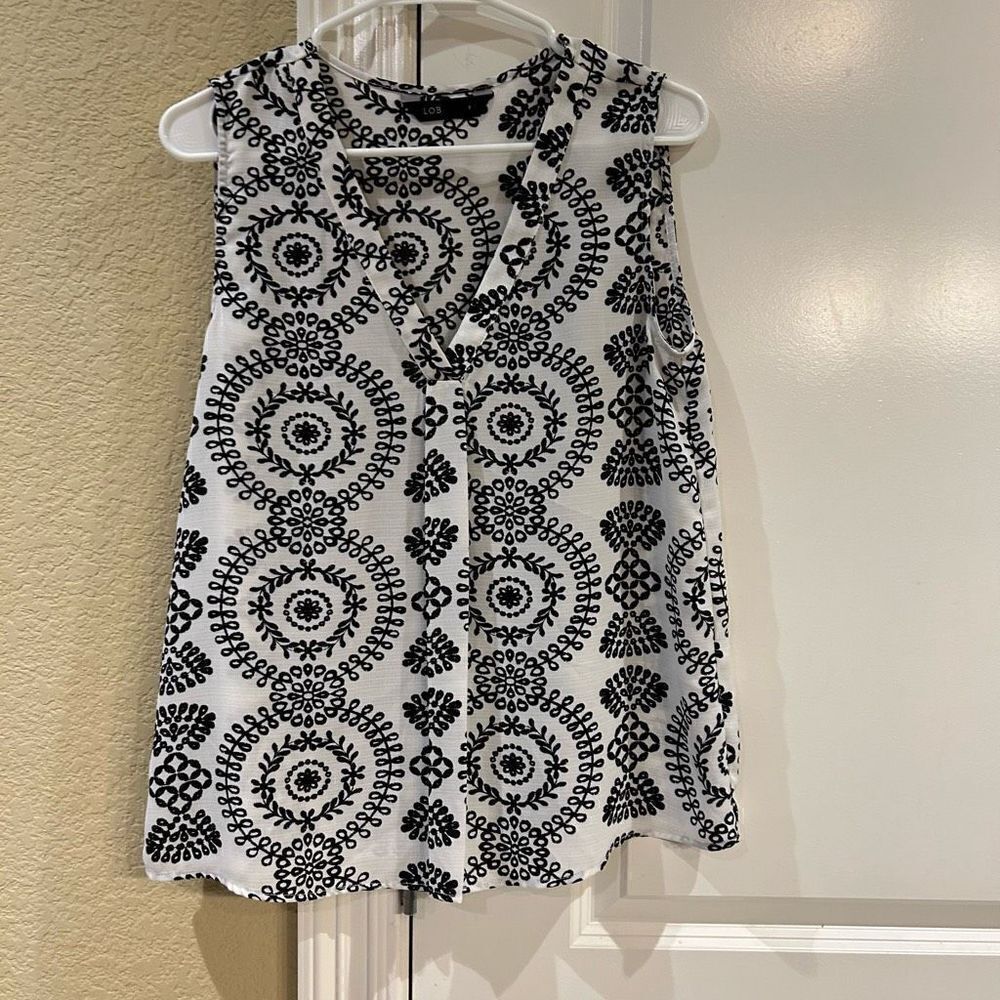 ‎LOB black and white sleeveless top size 2